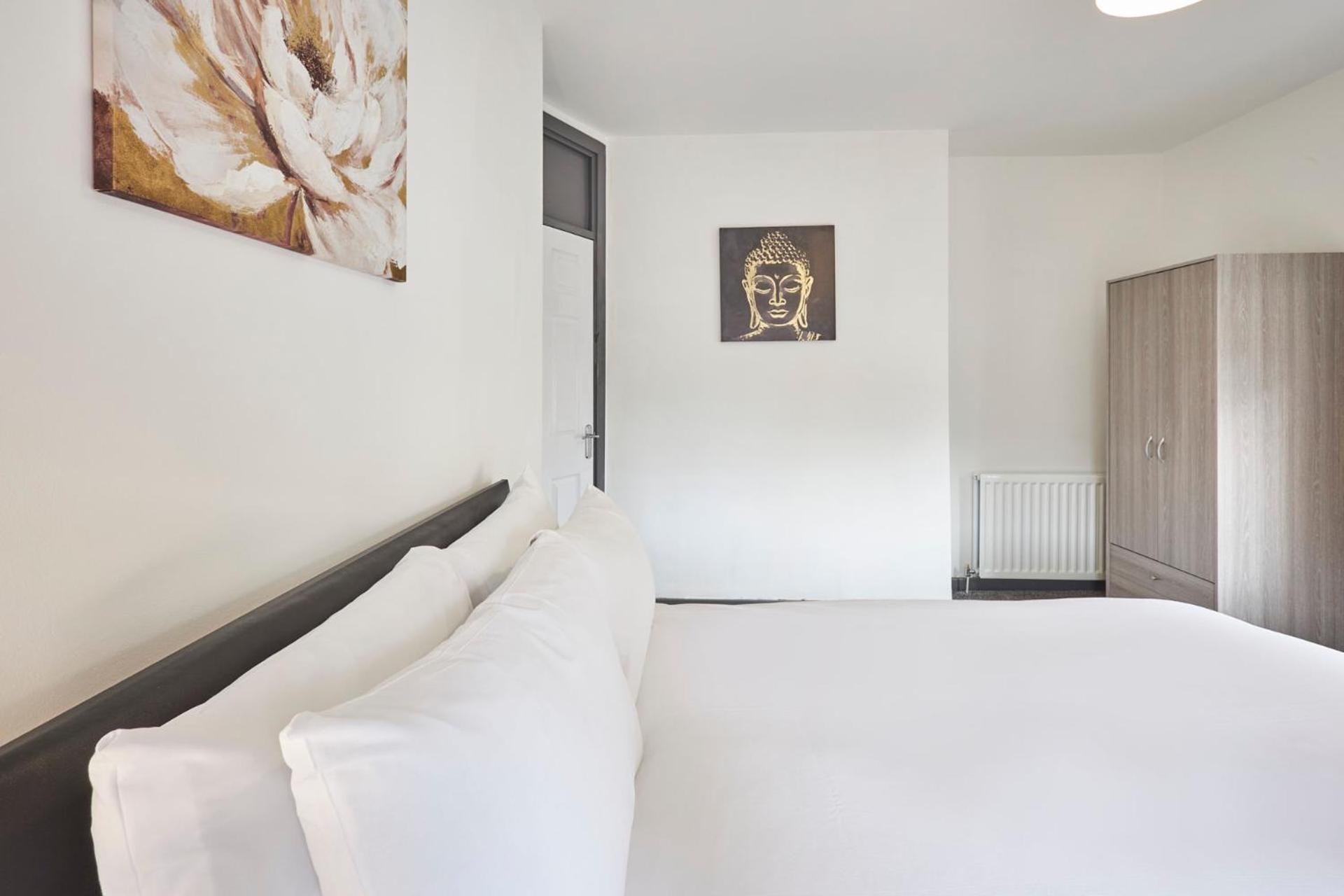 Host & Stay - Clarendon Apartments view 2