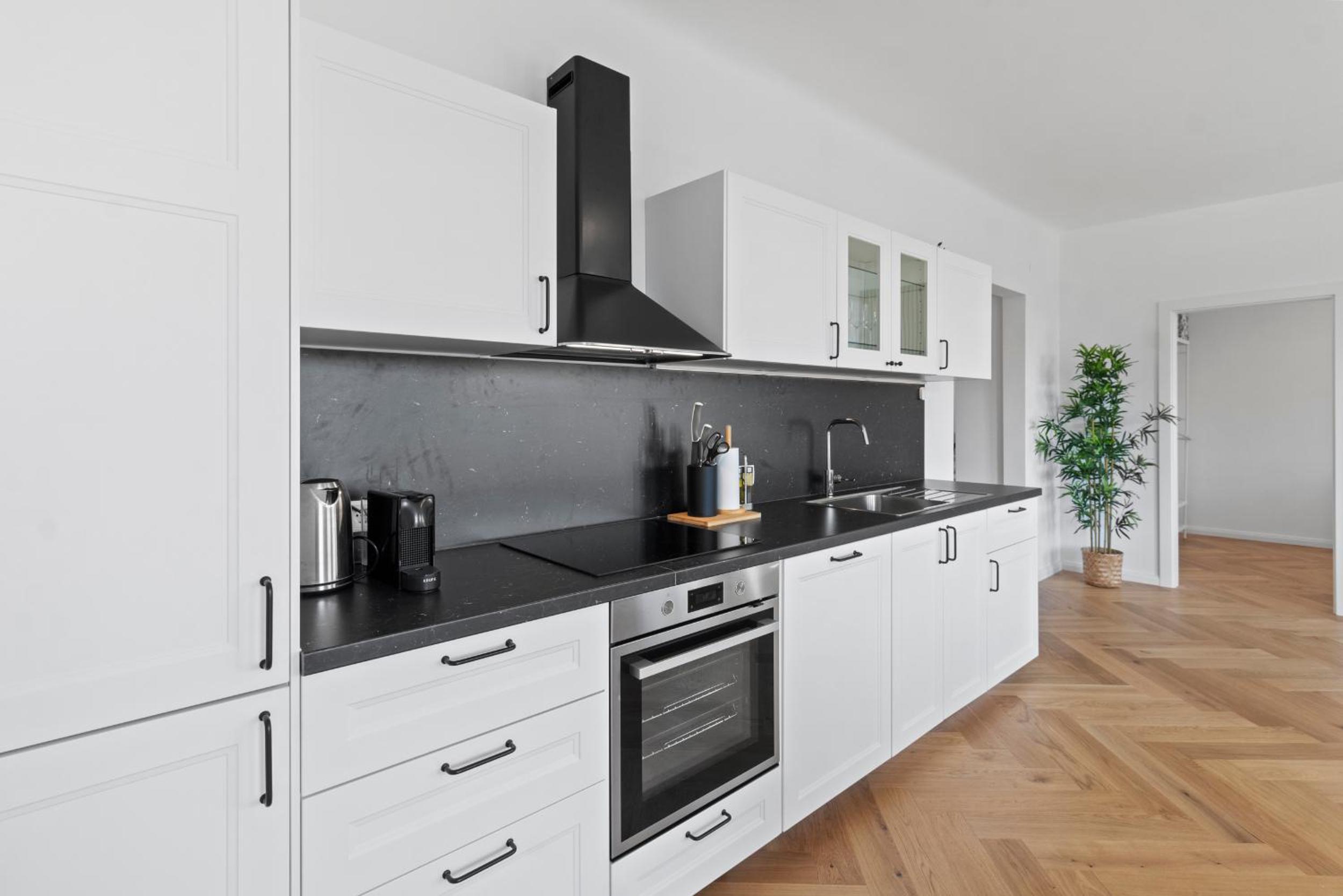 FeelHome-Balkon-Zentrum-6 Gäste-WiFi-Smart TV