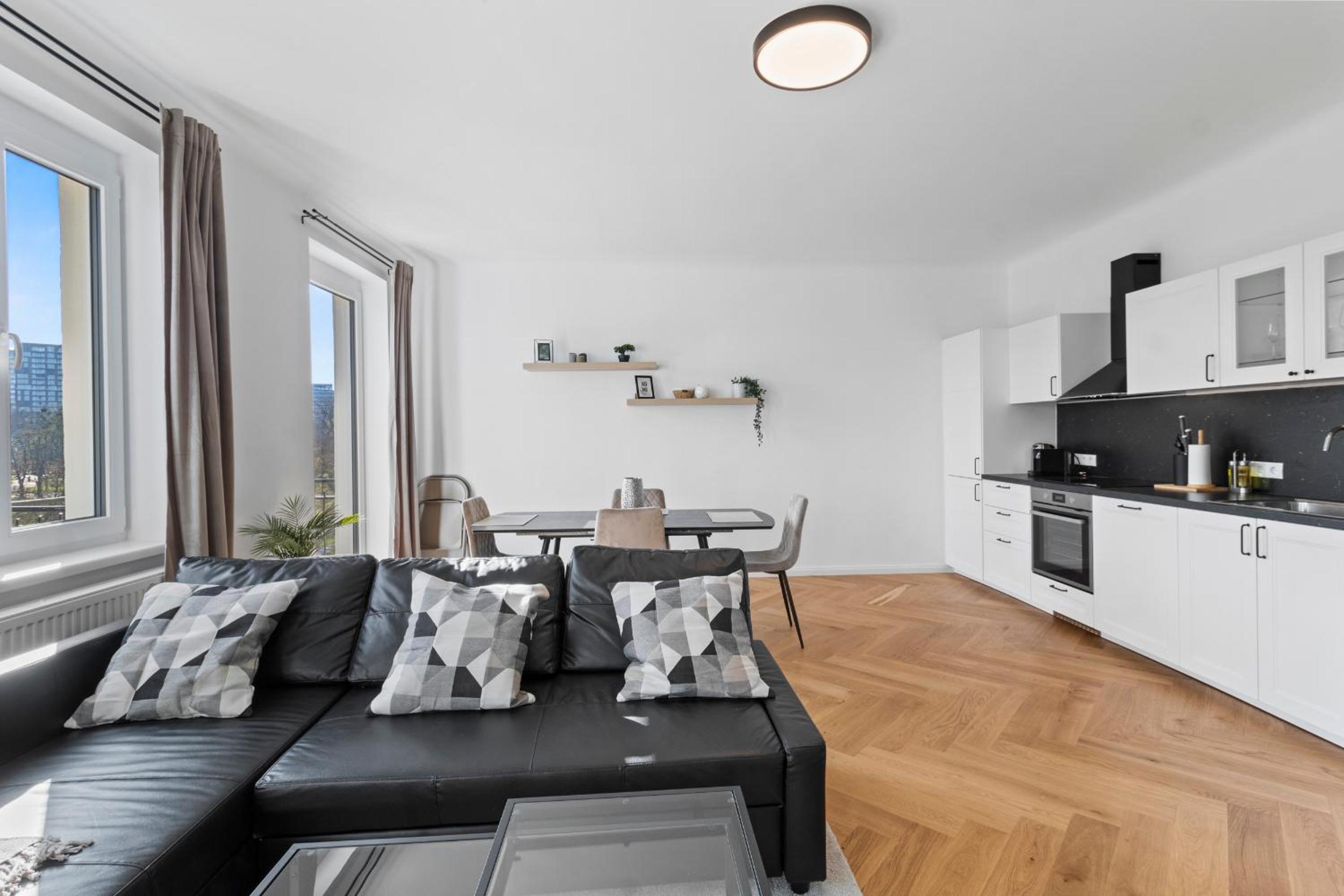 FeelHome-Balkon-Zentrum-6 Gäste-WiFi-Smart TV