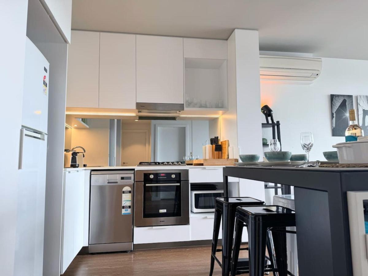 Modern Homely 2BR APT w Parking Bowen Hills