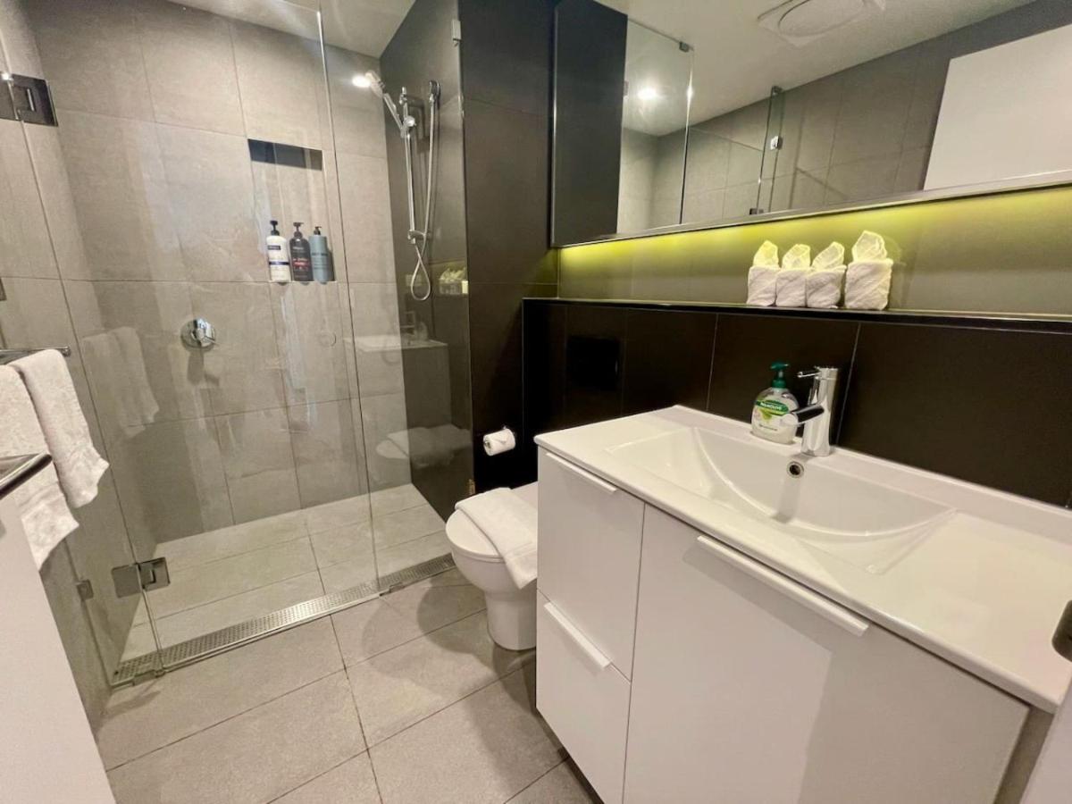 Modern Homely 2BR APT w Parking Bowen Hills