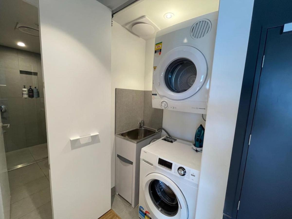 Modern Homely 2BR APT w Parking Bowen Hills