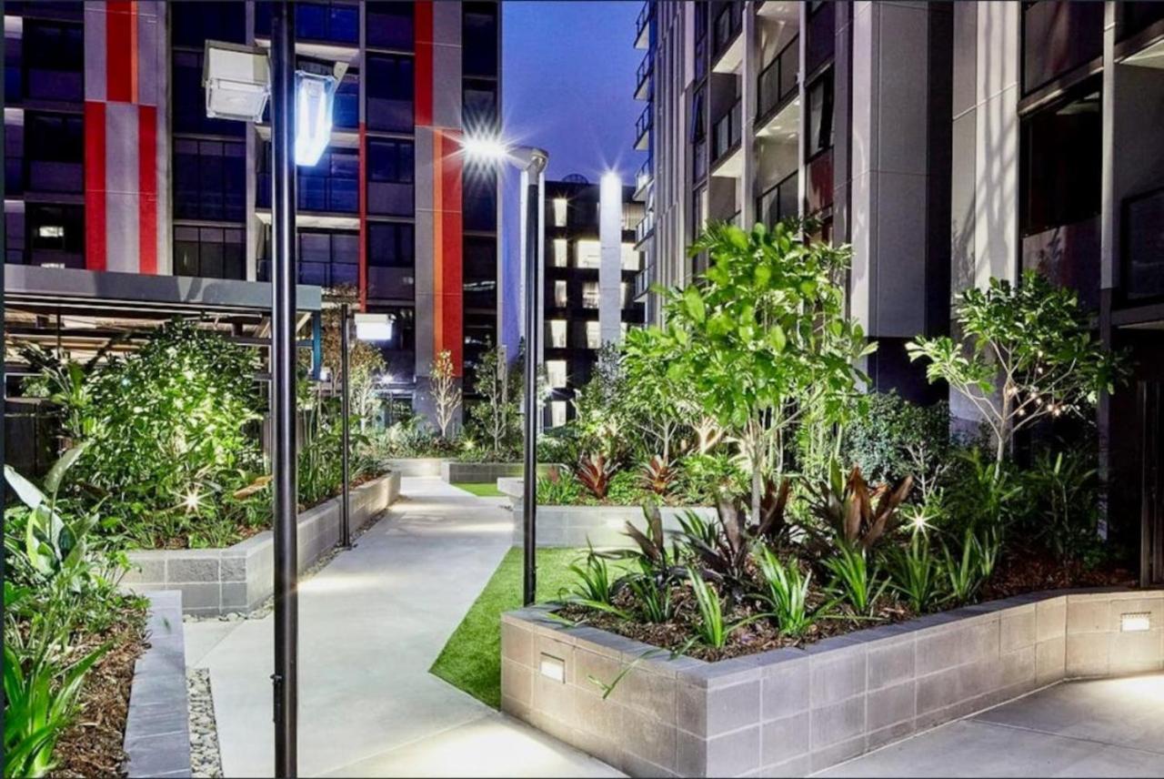 Modern Homely 2BR APT w Parking Bowen Hills