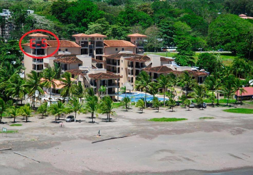 Rooftop balcony oceanfront PH condo with King beds