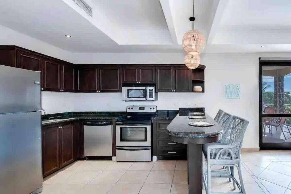 Rooftop balcony oceanfront PH condo with King beds