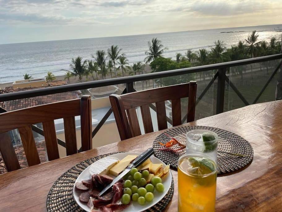 Rooftop balcony oceanfront PH condo with King beds