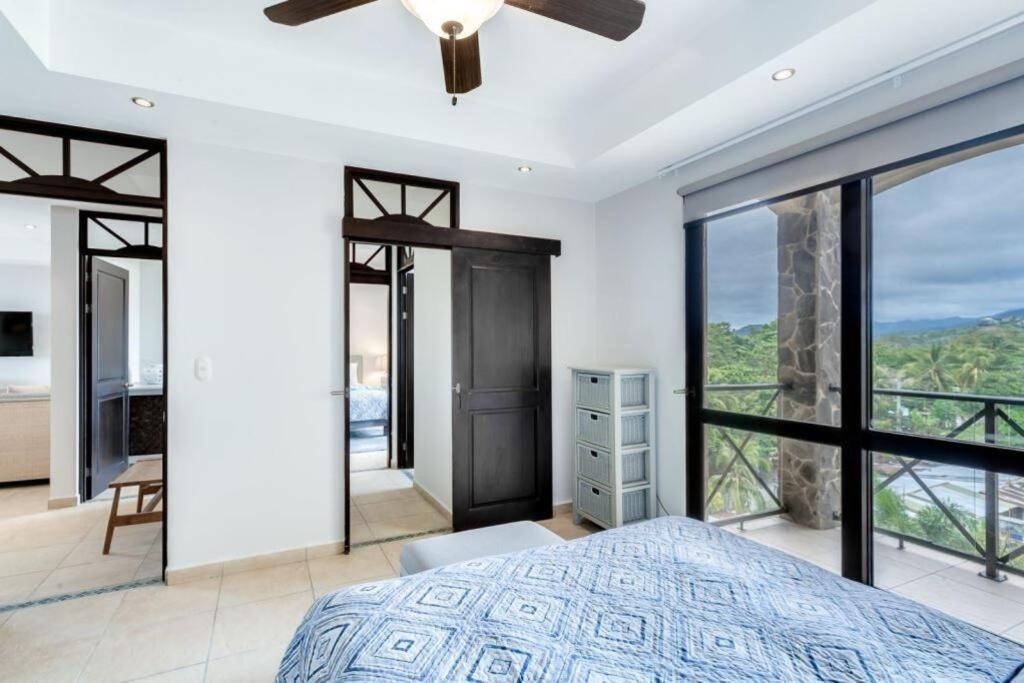 Rooftop balcony oceanfront PH condo with King beds