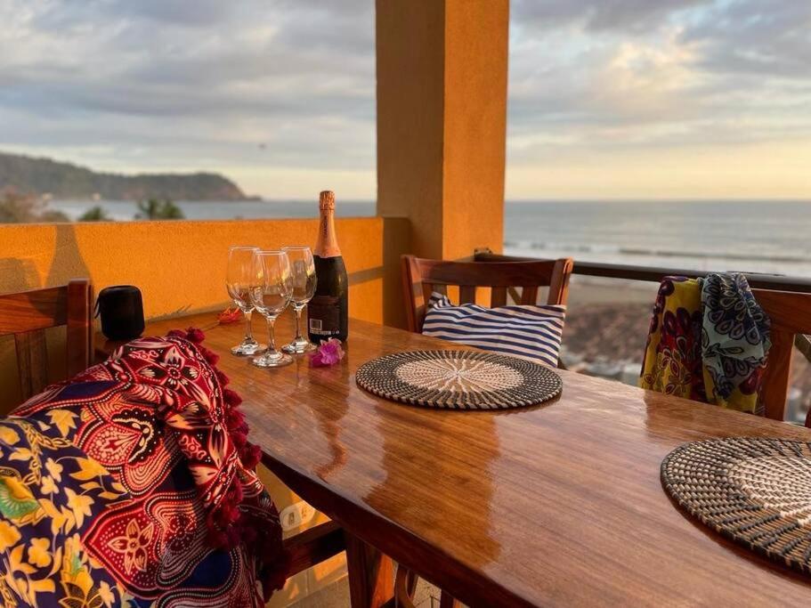 Rooftop balcony oceanfront PH condo with King beds