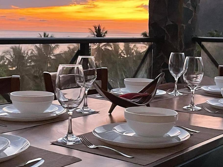 Rooftop balcony oceanfront PH condo with King beds