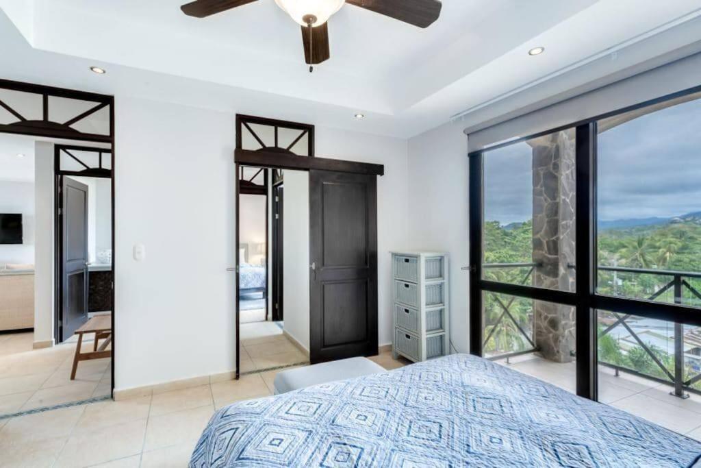 Rooftop balcony oceanfront PH condo with King beds