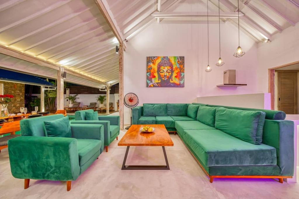Beautiful villa Yang Tao in the heart of Seminyak with private staff view 5