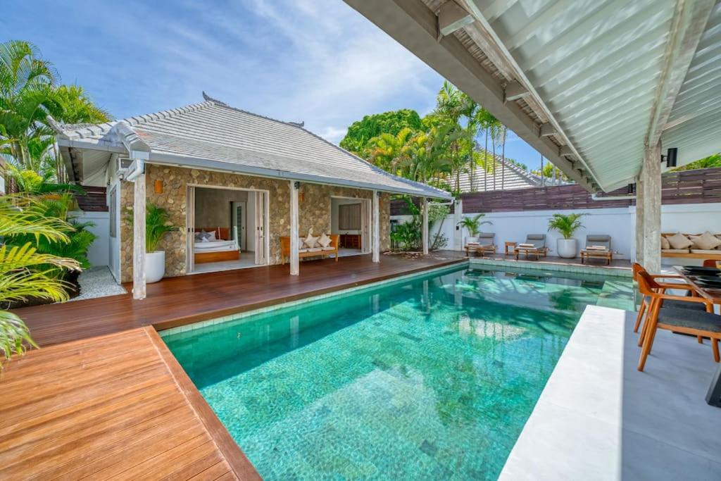 Beautiful villa Yang Tao in the heart of Seminyak with private staff view 3