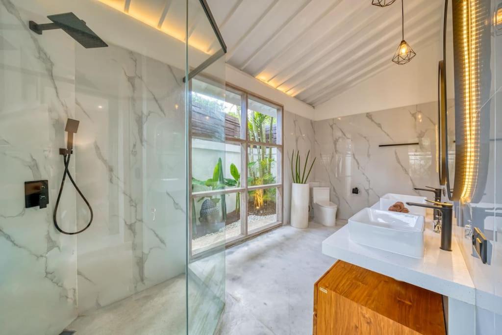 Beautiful villa Yang Tao in the heart of Seminyak with private staff view 2