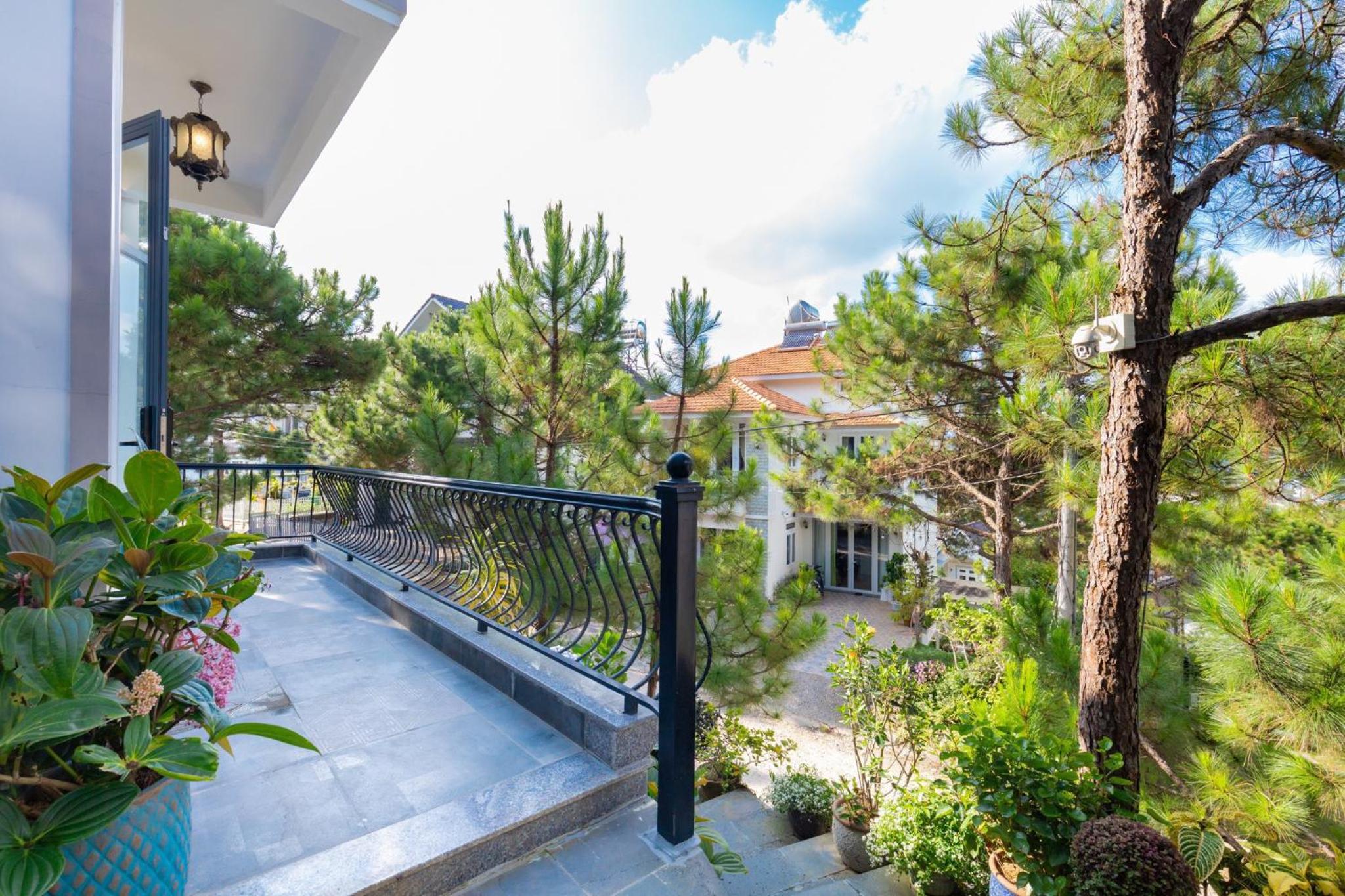 Villa Nam Hồ view 4