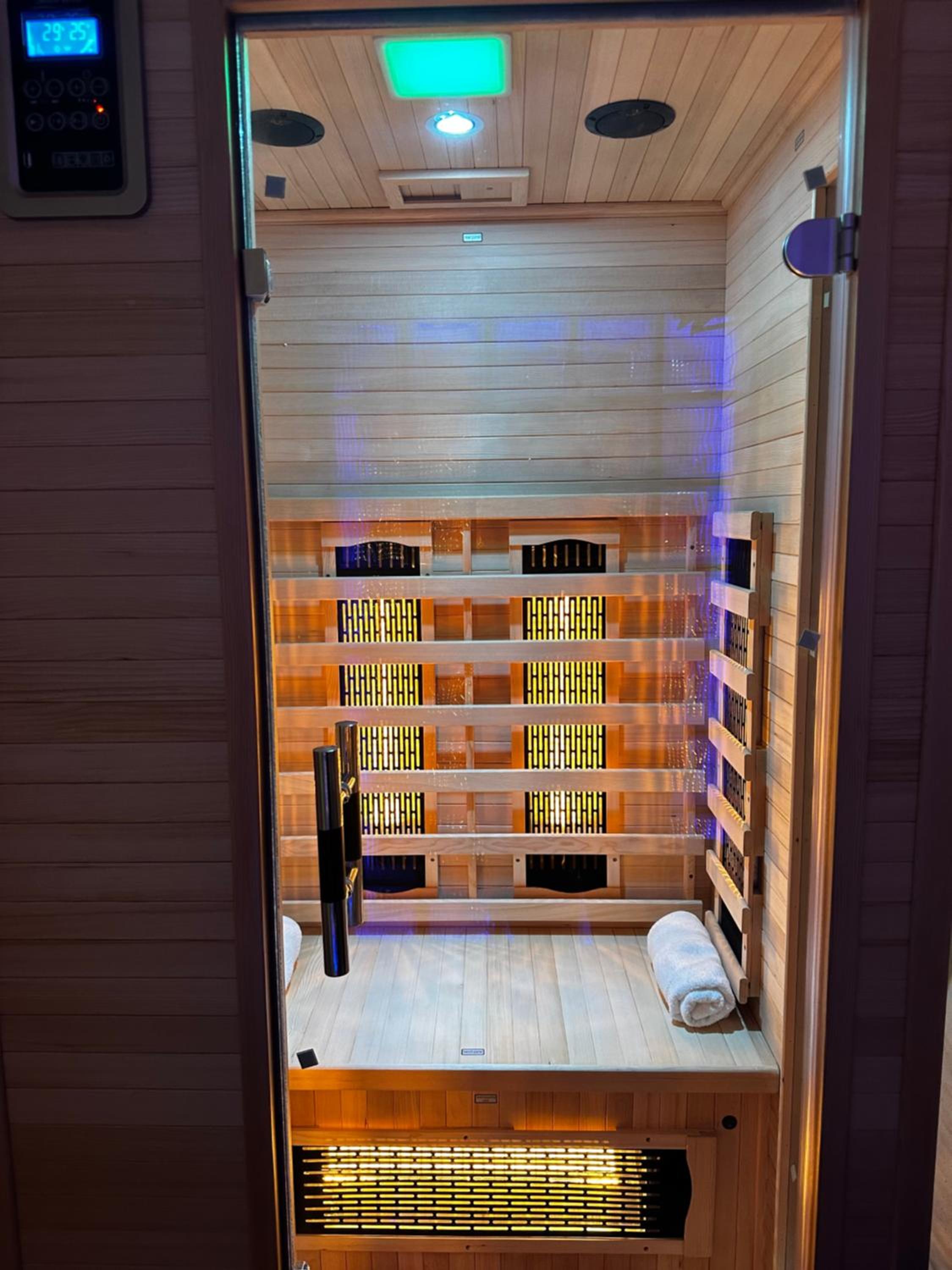 Stylish Natural Apartment with SAUNA - Heroes Square
