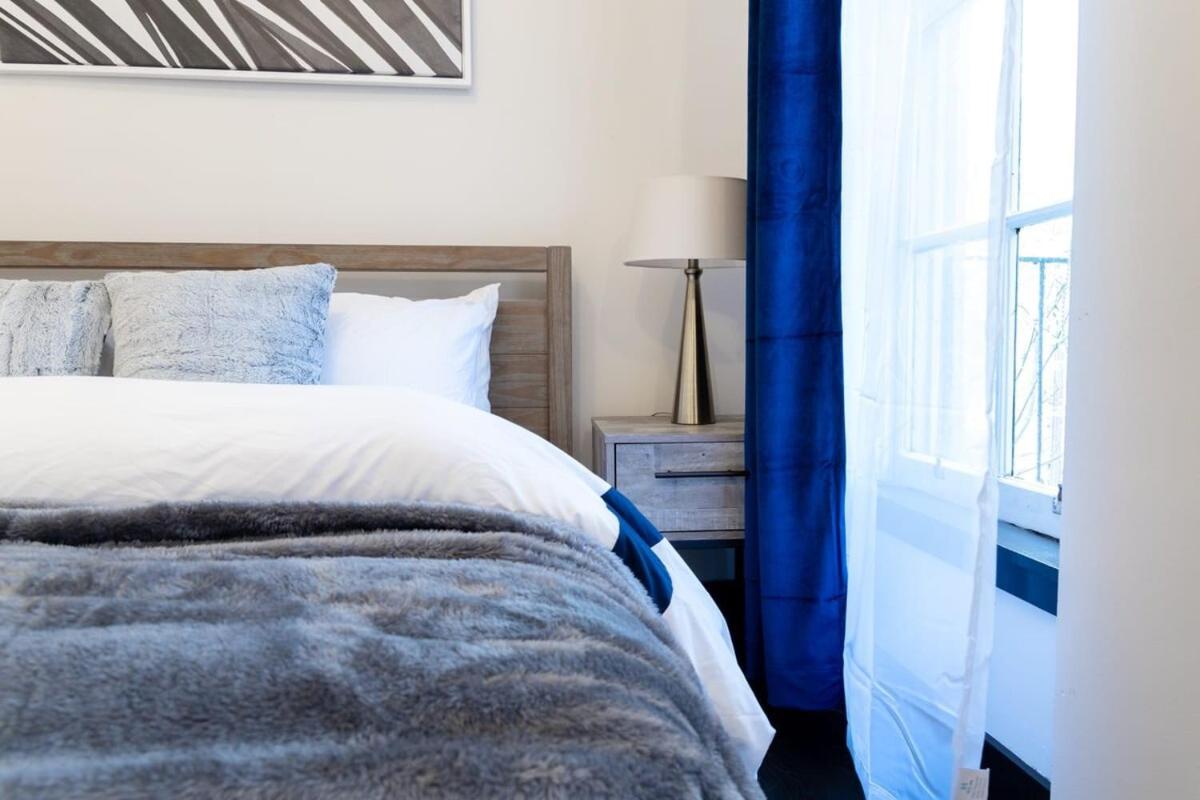 E10-1 Designer East Village Townhouse 1BR