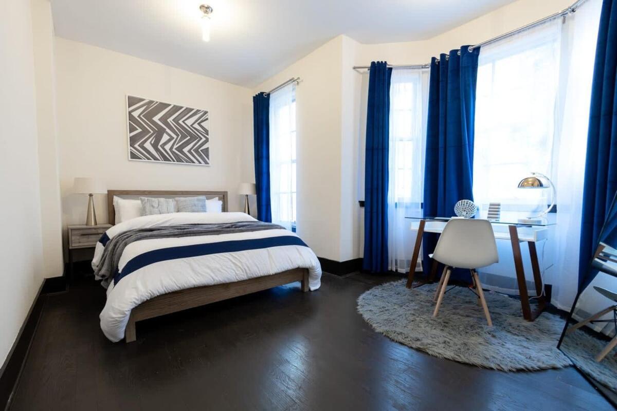 E10-1 Designer East Village Townhouse 1BR