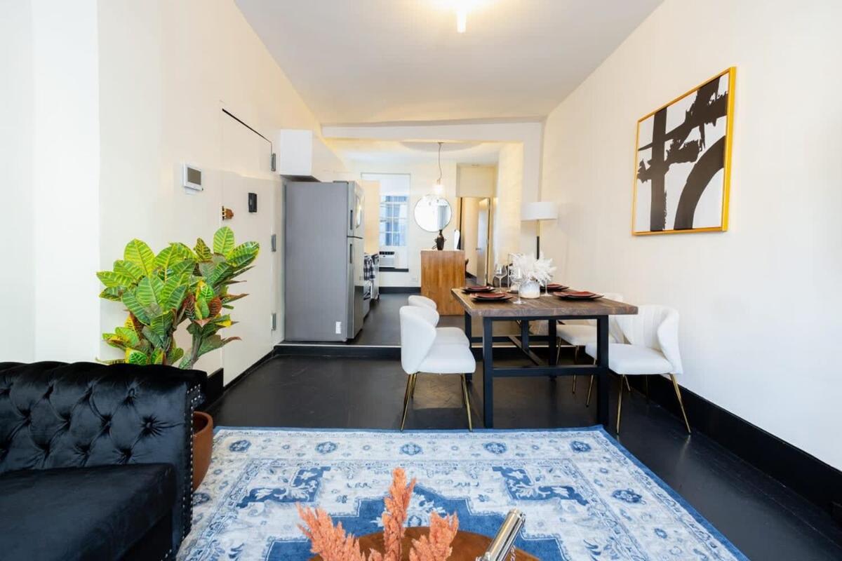 E10-1 Designer East Village Townhouse 1BR