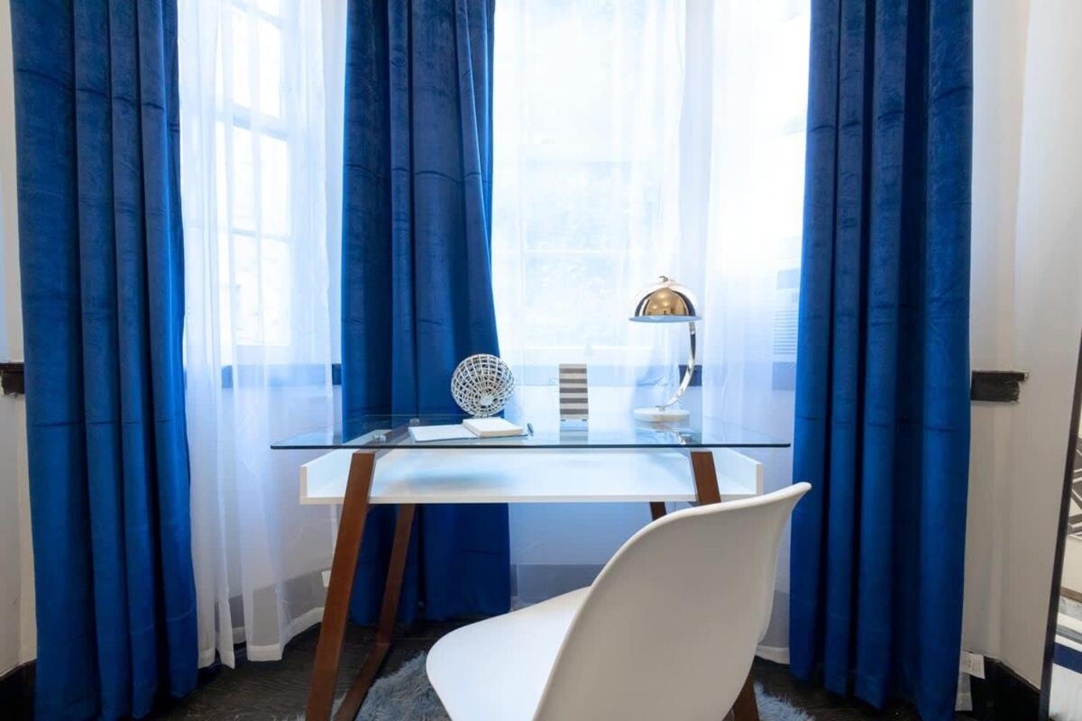 E10-1 Designer East Village Townhouse 1BR