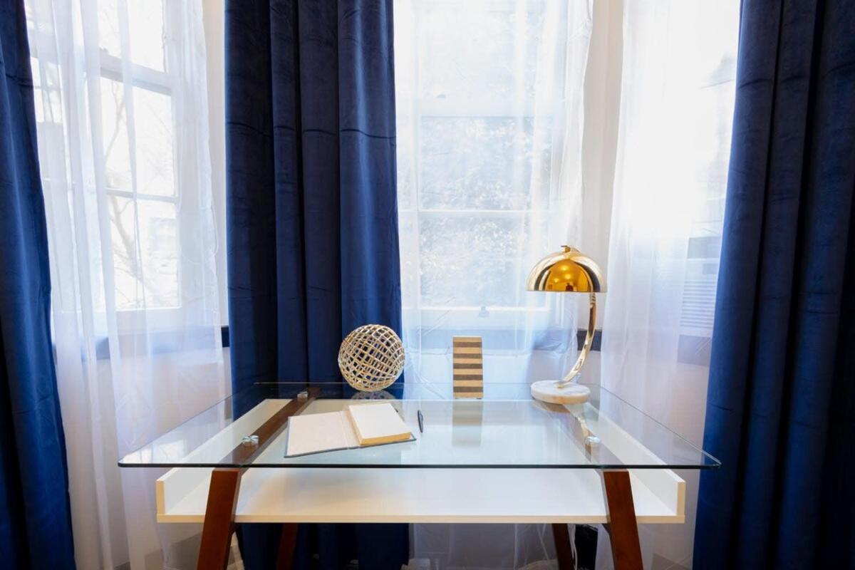 E10-1 Designer East Village Townhouse 1BR