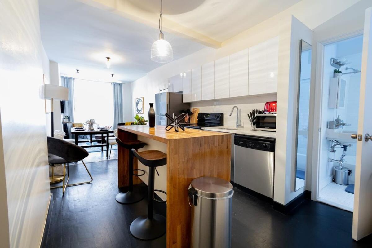 E10-1 Designer East Village Townhouse 1BR