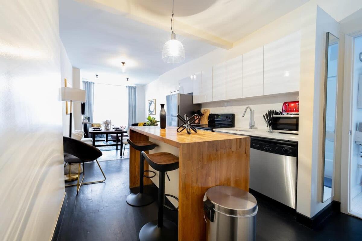 E10-1 Designer East Village Townhouse 1BR