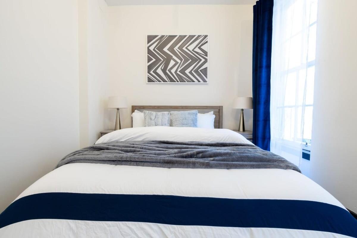 E10-1 Designer East Village Townhouse 1BR