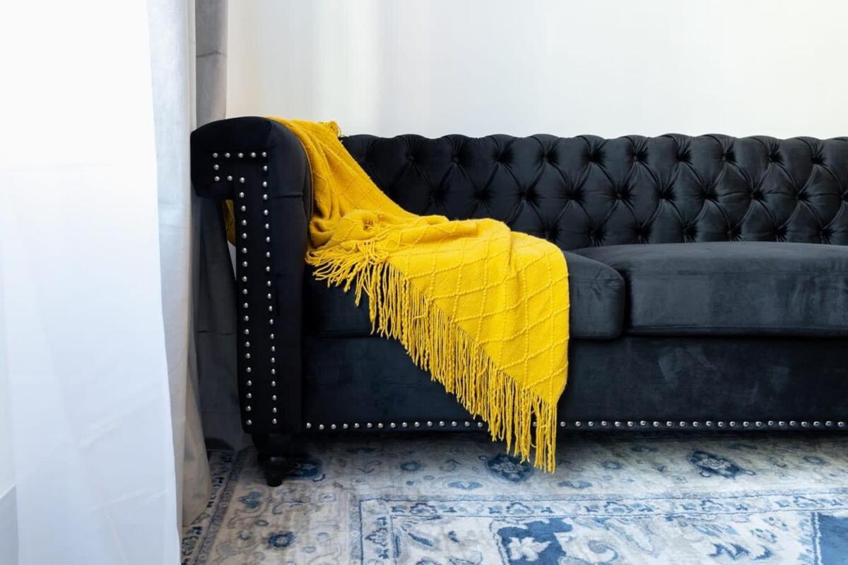E10-1 Designer East Village Townhouse 1BR