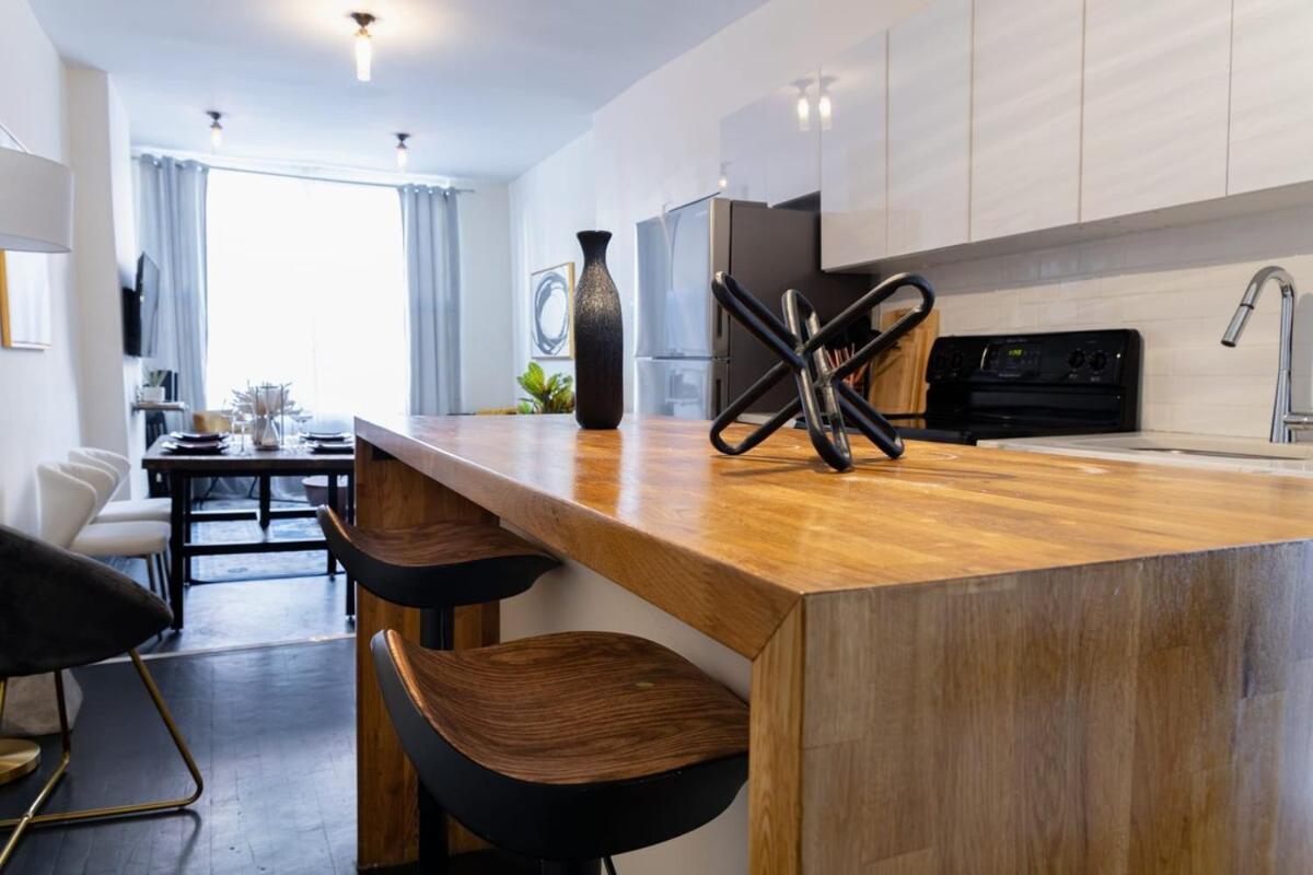 E10-1 Designer East Village Townhouse 1BR