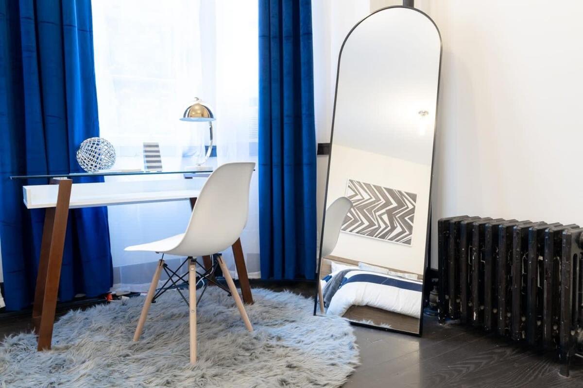 E10-1 Designer East Village Townhouse 1BR