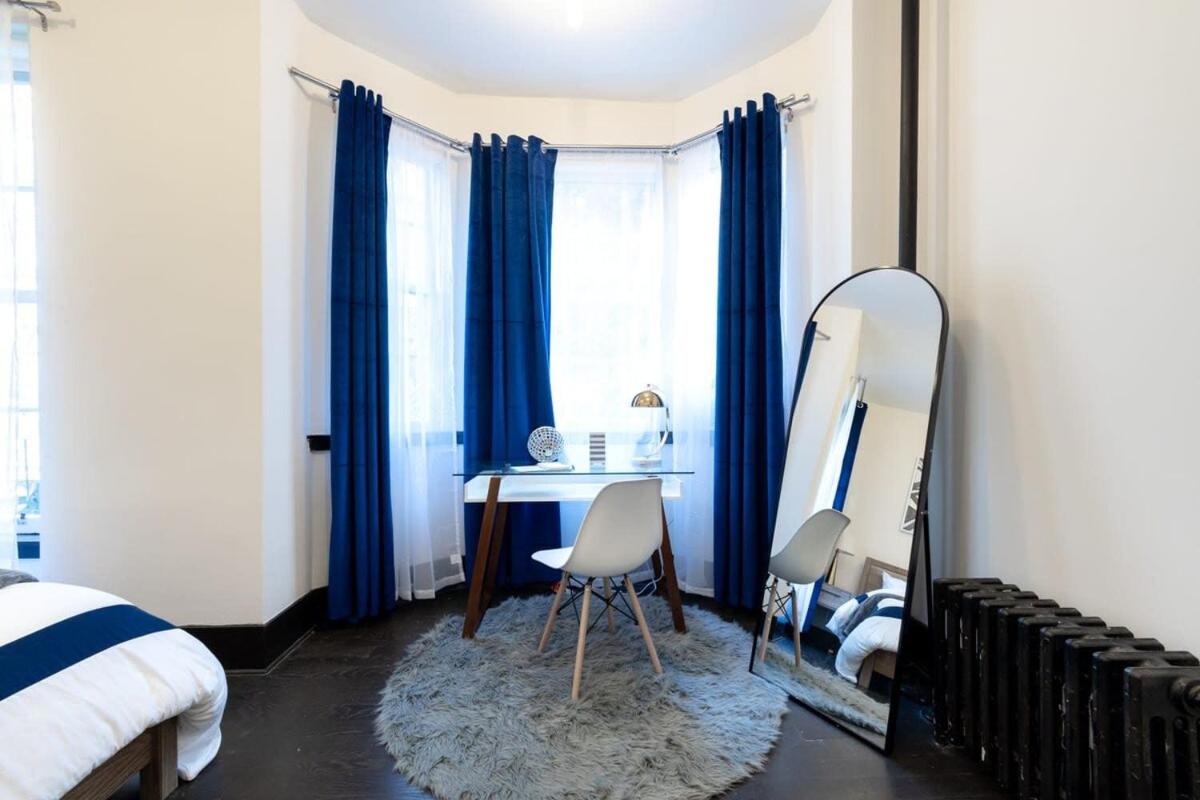 E10-1 Designer East Village Townhouse 1BR