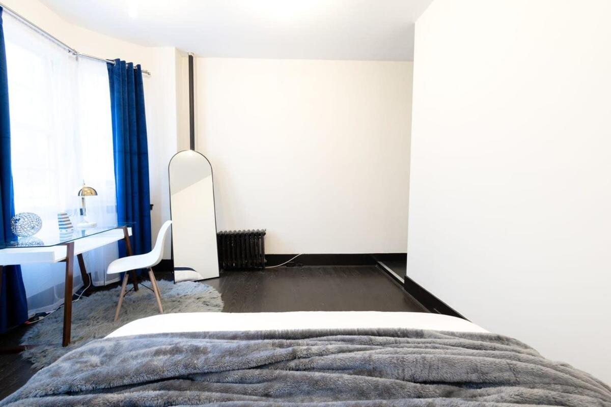 E10-1 Designer East Village Townhouse 1BR