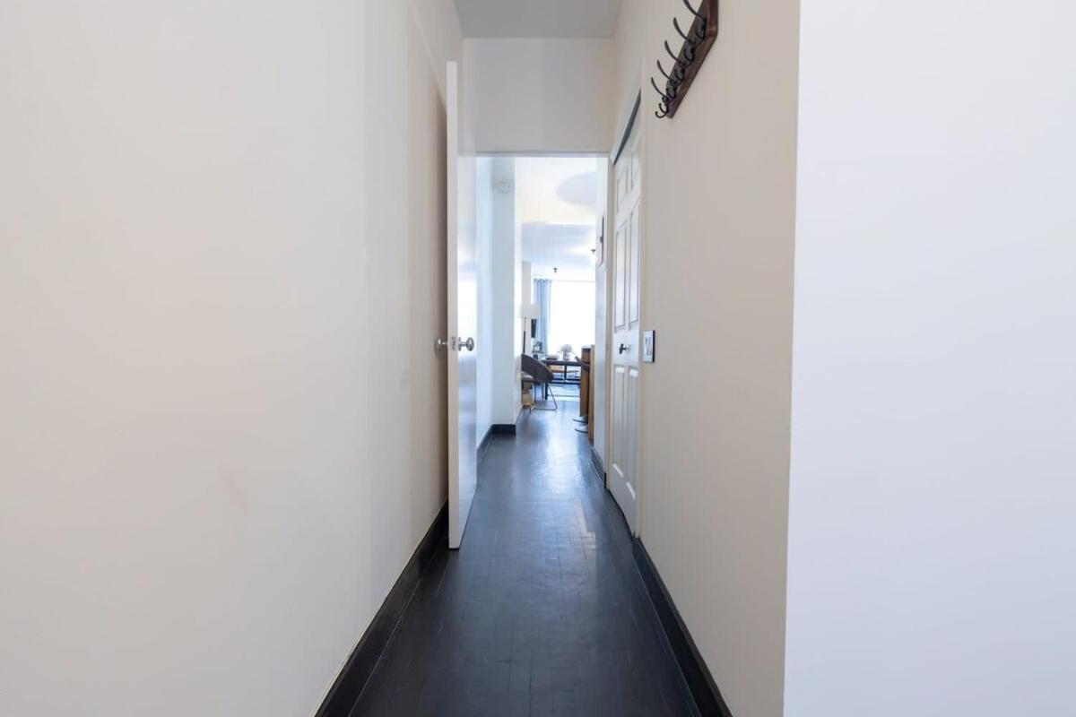 E10-1 Designer East Village Townhouse 1BR