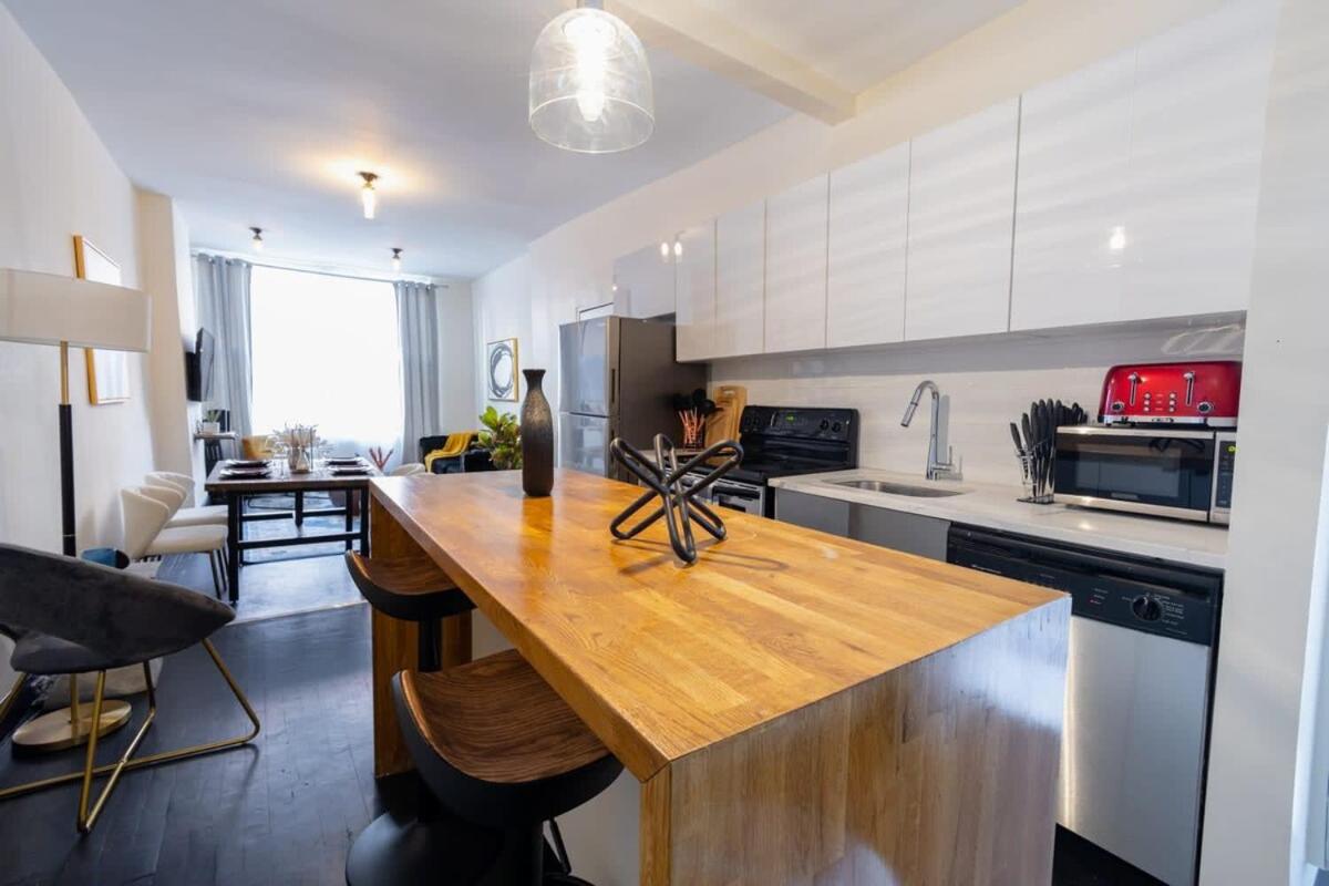 E10-1 Designer East Village Townhouse 1BR