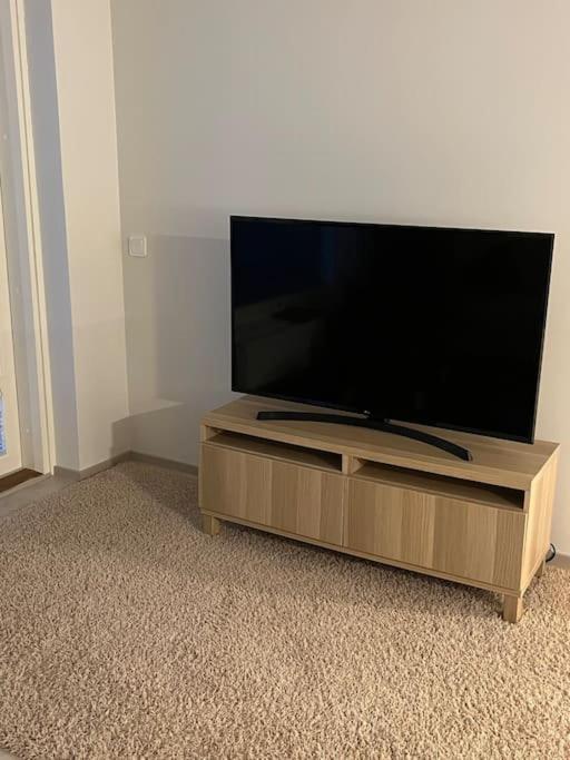 Modern 2BR apartment W 2 balconies, Metro, Helsinki 15min
