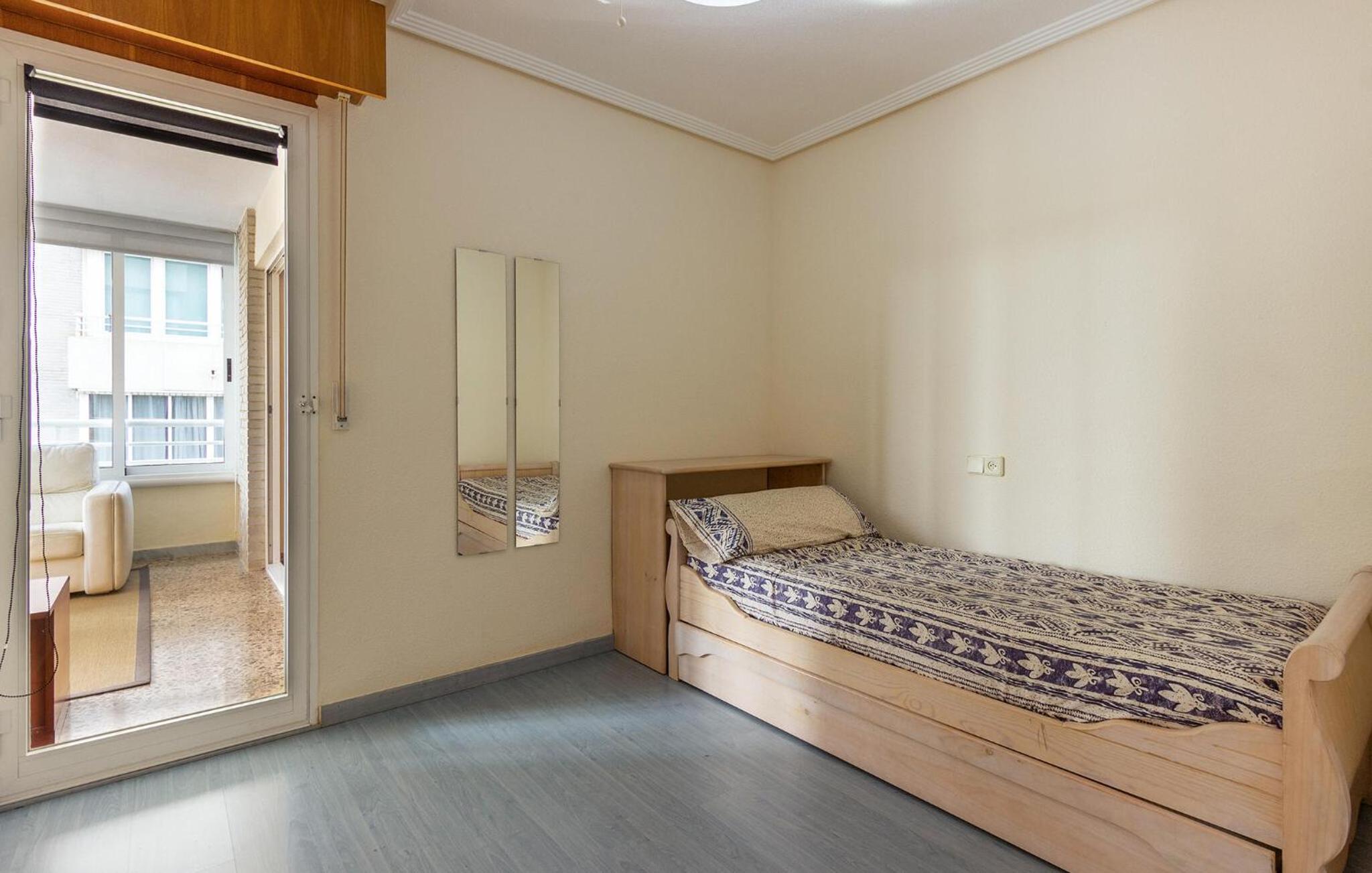 Lovely Apartment In Alacant With Wifi