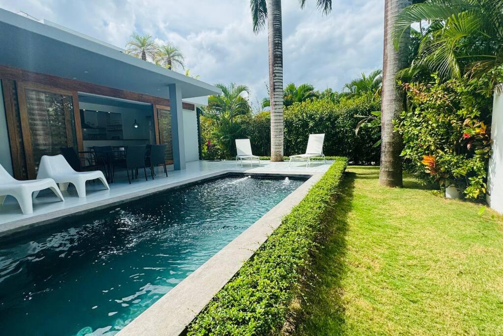 Private Garden Villa With Parking