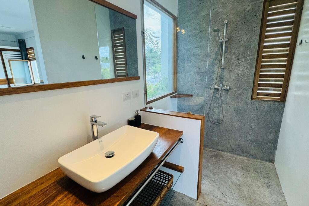 Private Garden Villa With Parking
