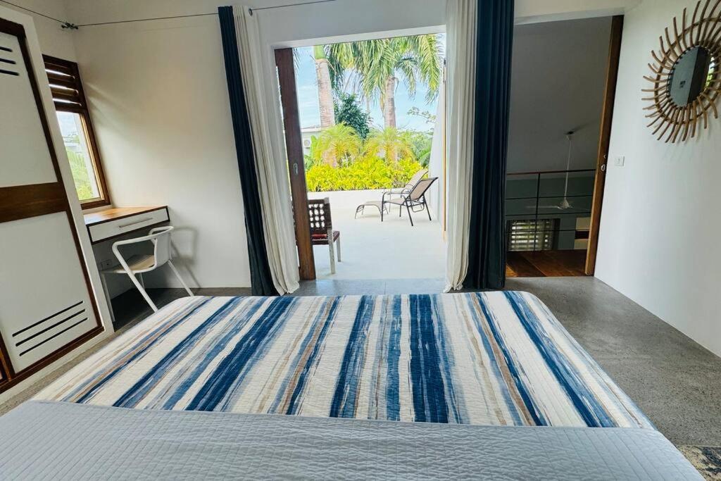 Private Garden Villa With Parking