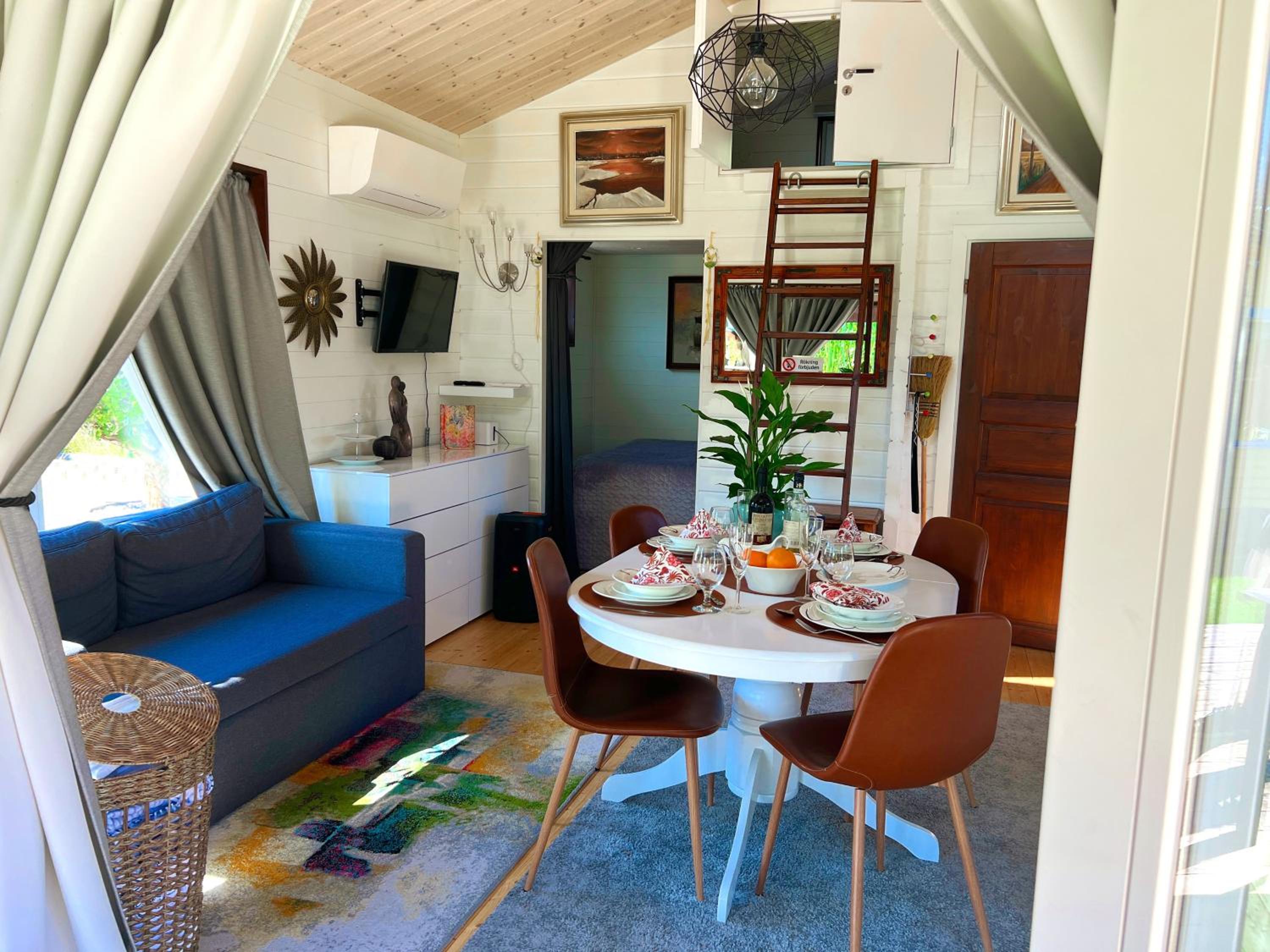 Cosy cottage by the south coast view 3