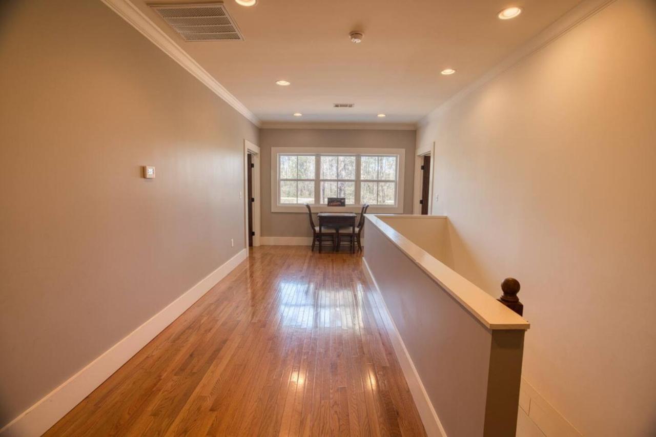 Southern Farm House 4 Br 4 Bath