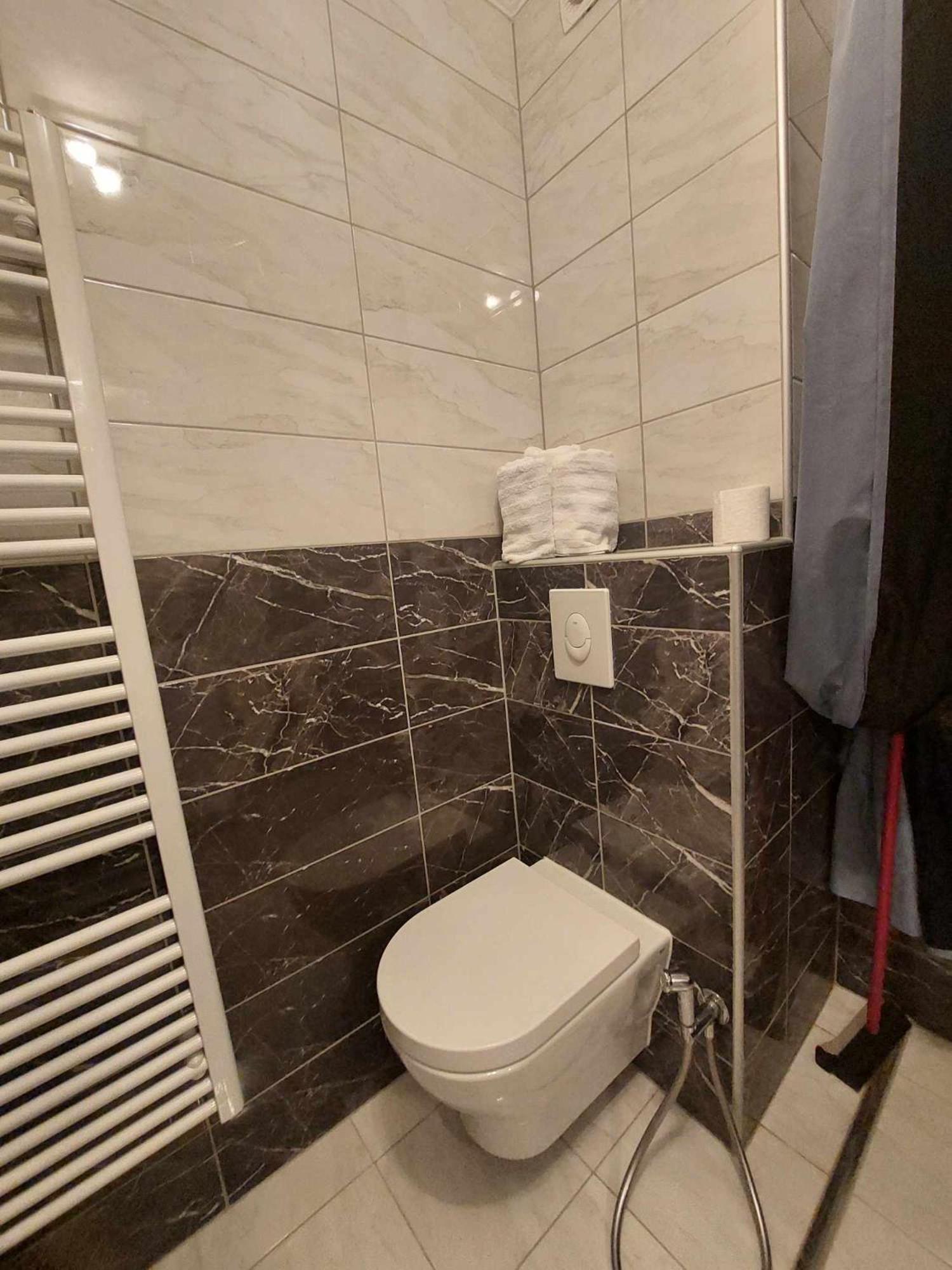 APARTMAN ADI
