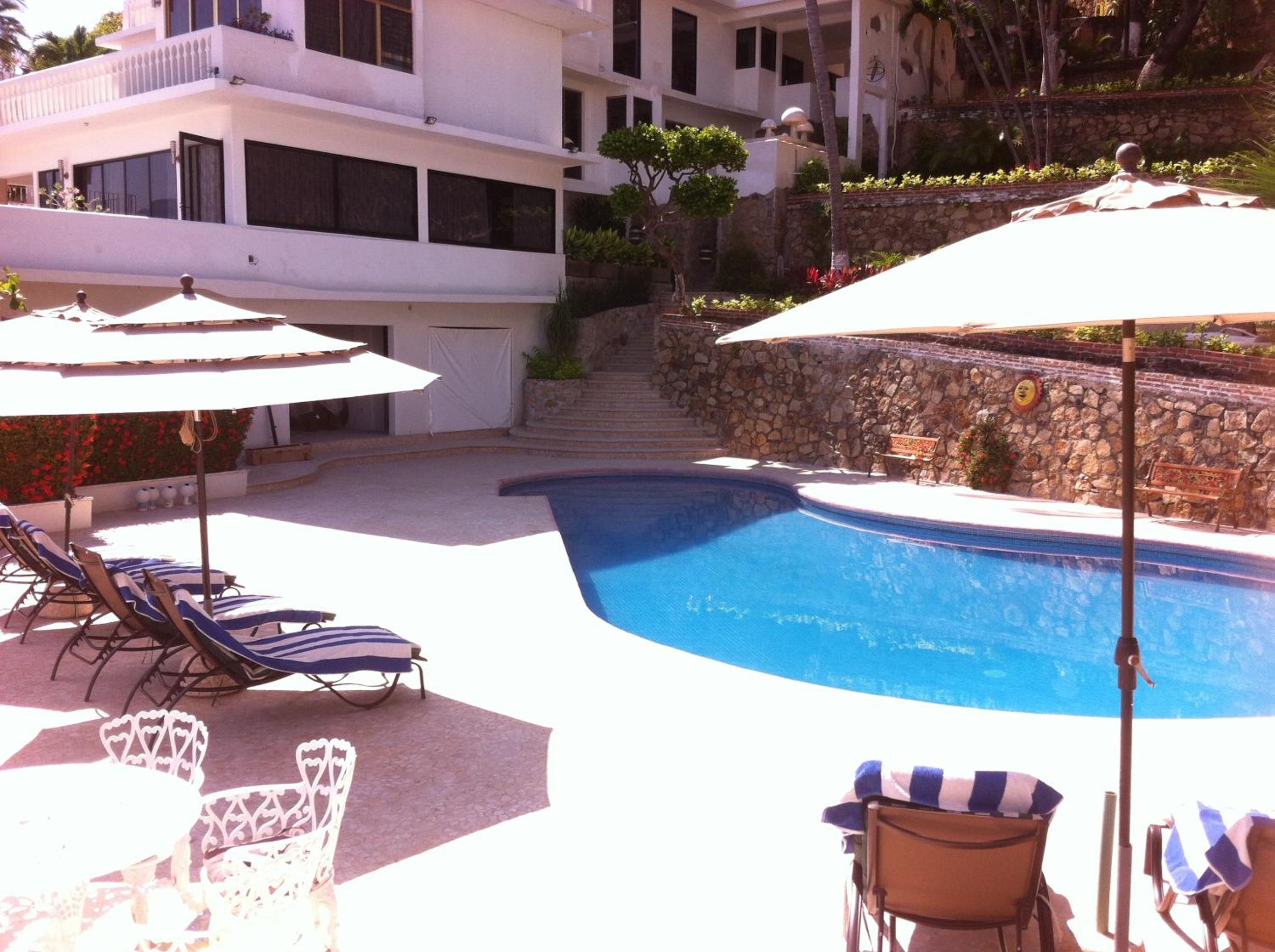 Villa Guitarron gran terraza vista espectacular 6 huespedes piscina gigante view 4