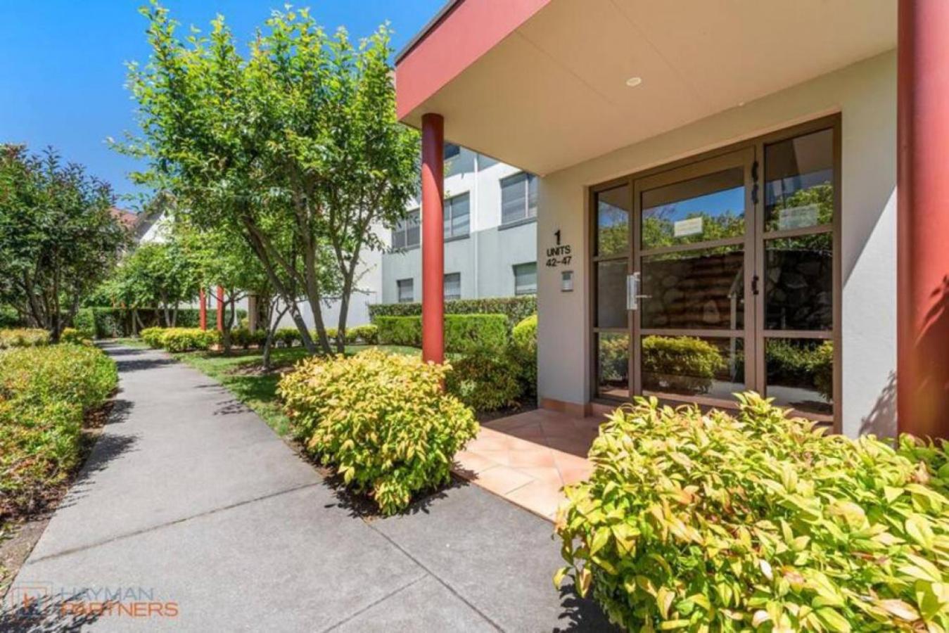 Colourful Happy Apartment 3bd 2bth at Garran
