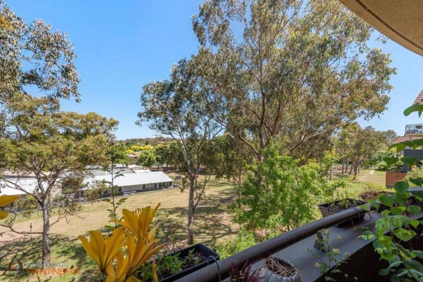 Colourful Happy Apartment 3bd 2bth at Garran