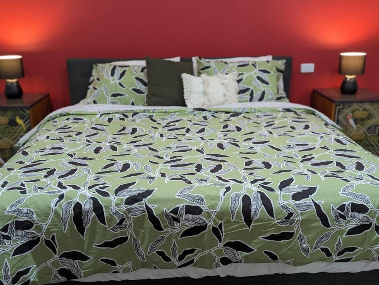 Colourful Happy Apartment 3bd 2bth at Garran