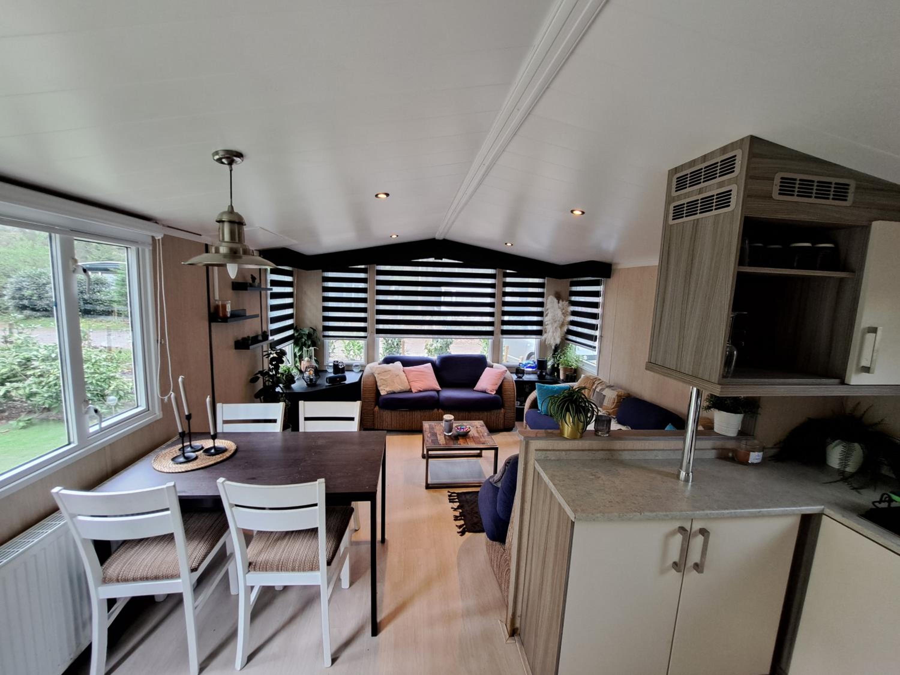Ruim Chalet, midden in het bos! view 5
