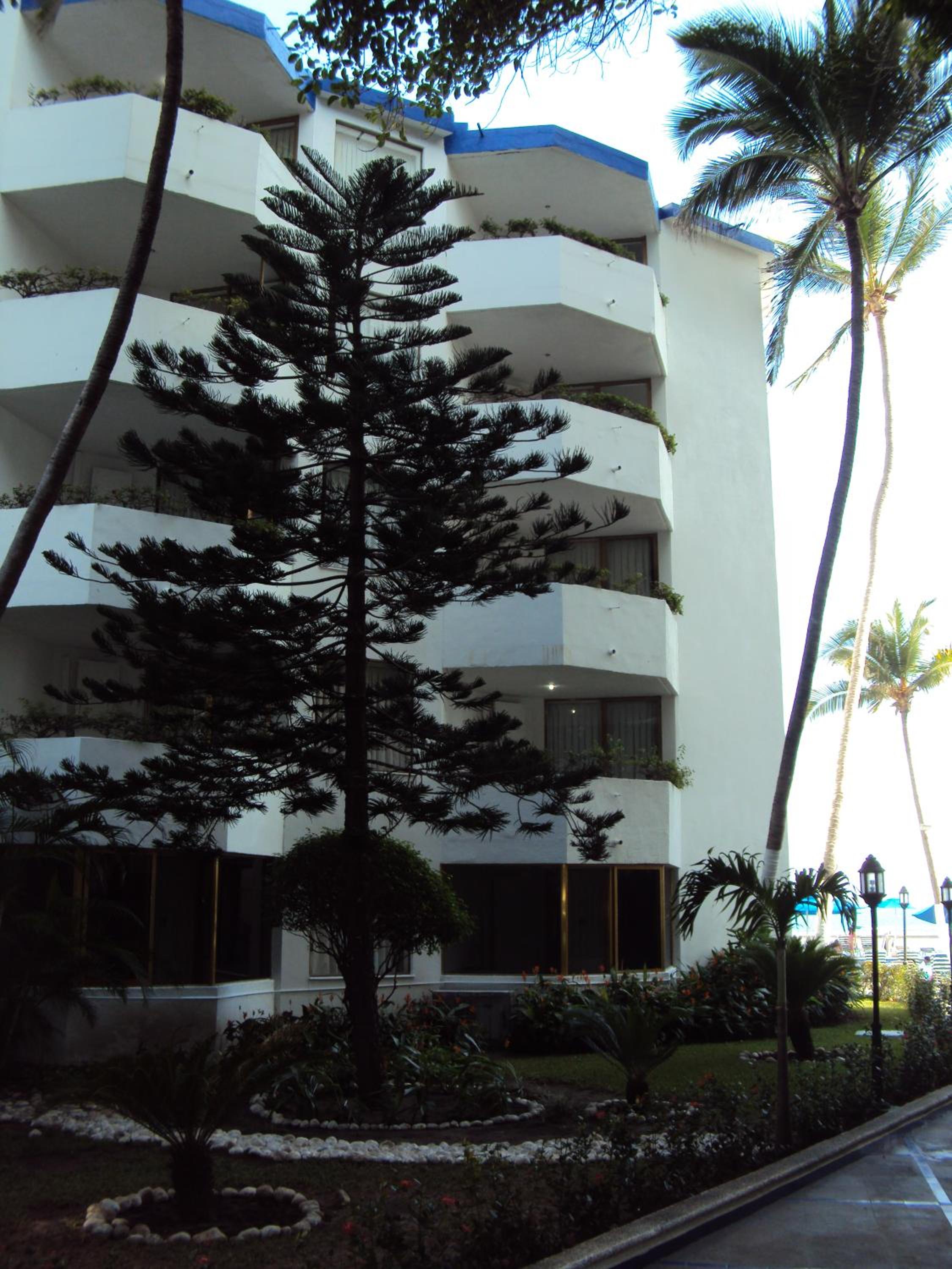 Hotel Acapulco Malibu - Image 1