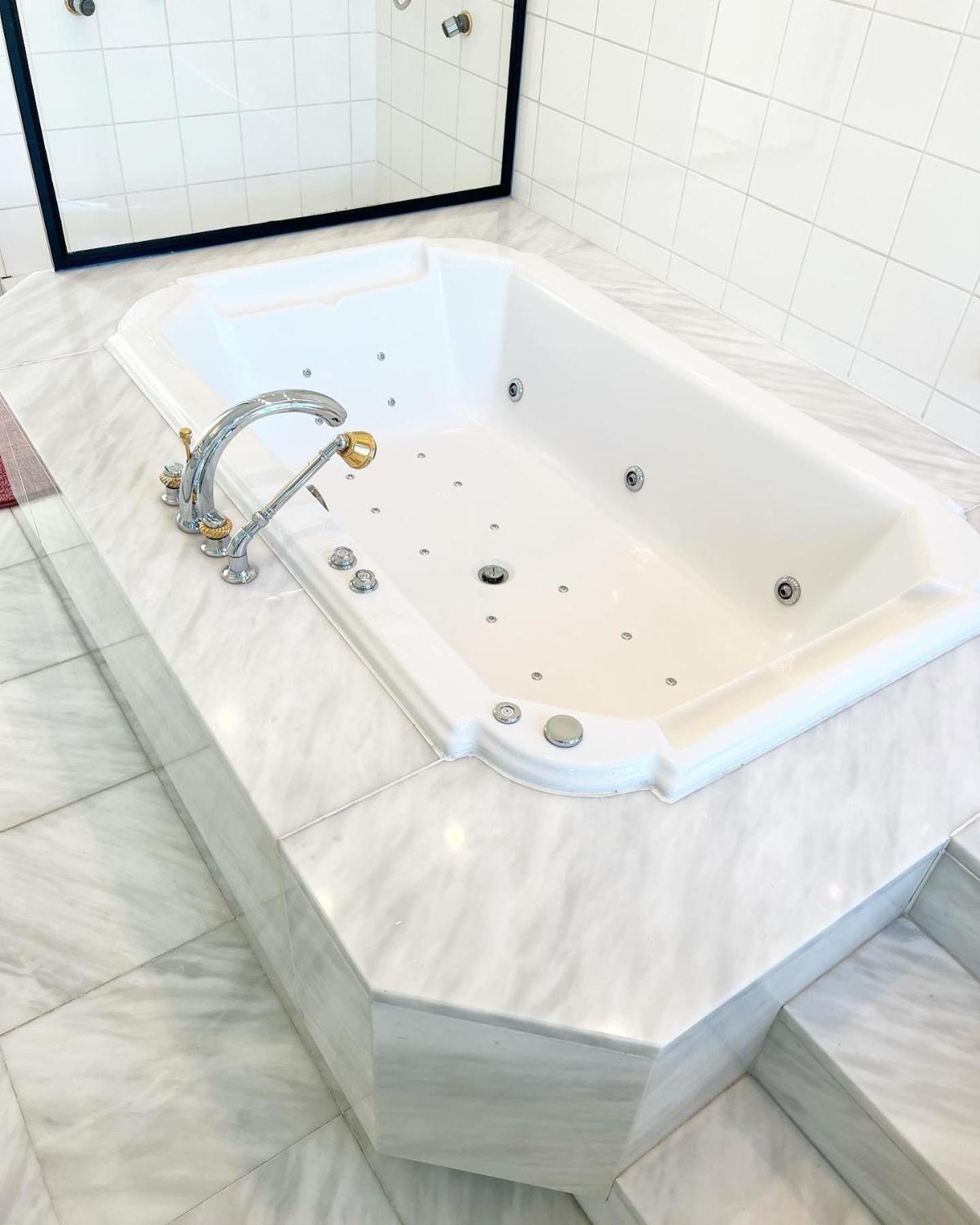 Le FauBourg Suites