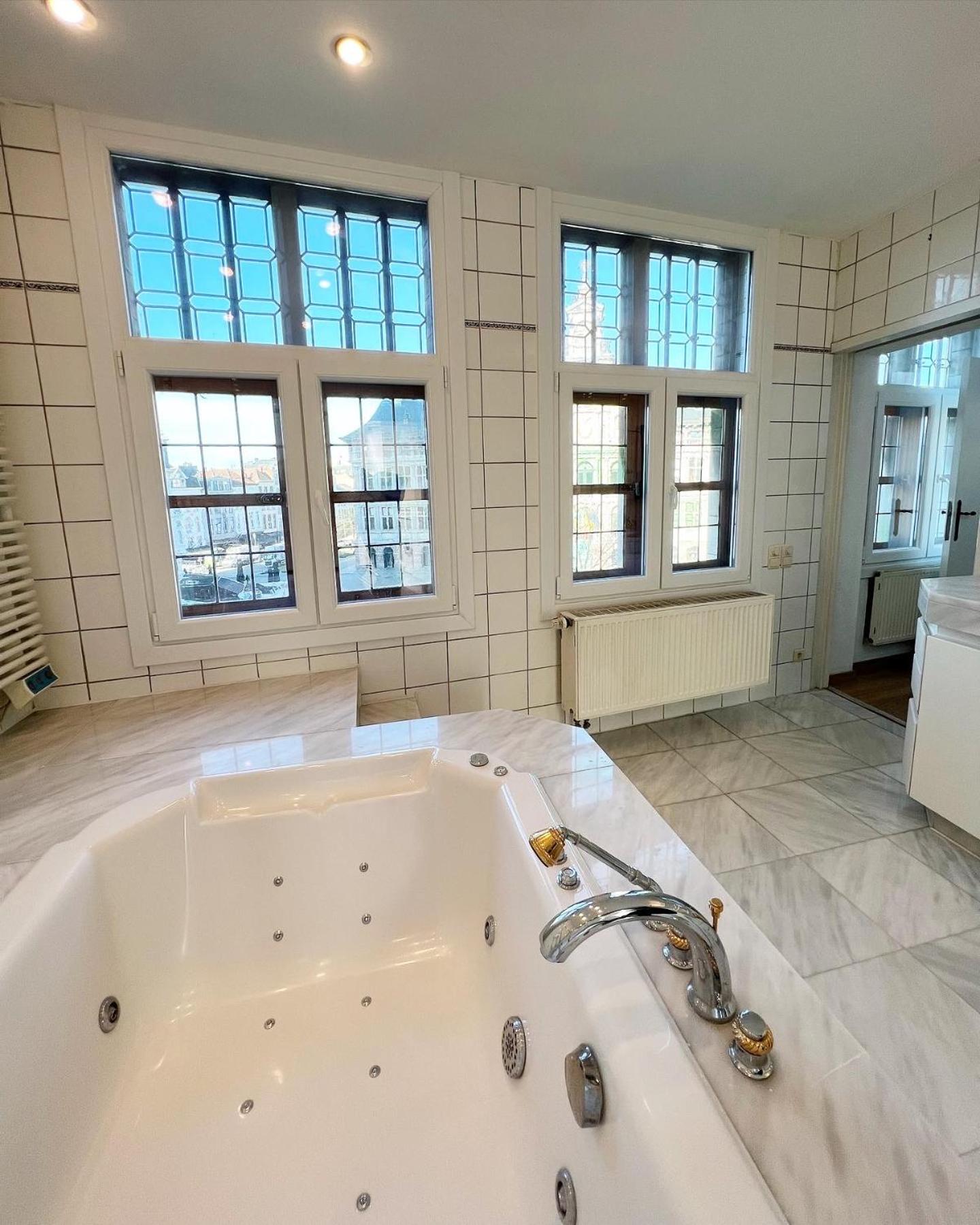 Le FauBourg Suites